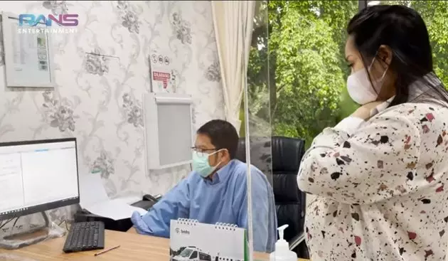 Nagita Slavina periksa kandungan YouTube Nagita Slavina periksa kandungan YouTube