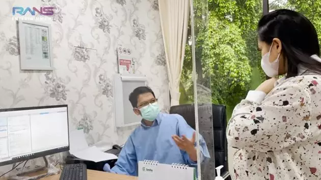 Nagita Slavina periksa kandungan YouTube Nagita Slavina periksa kandungan YouTube