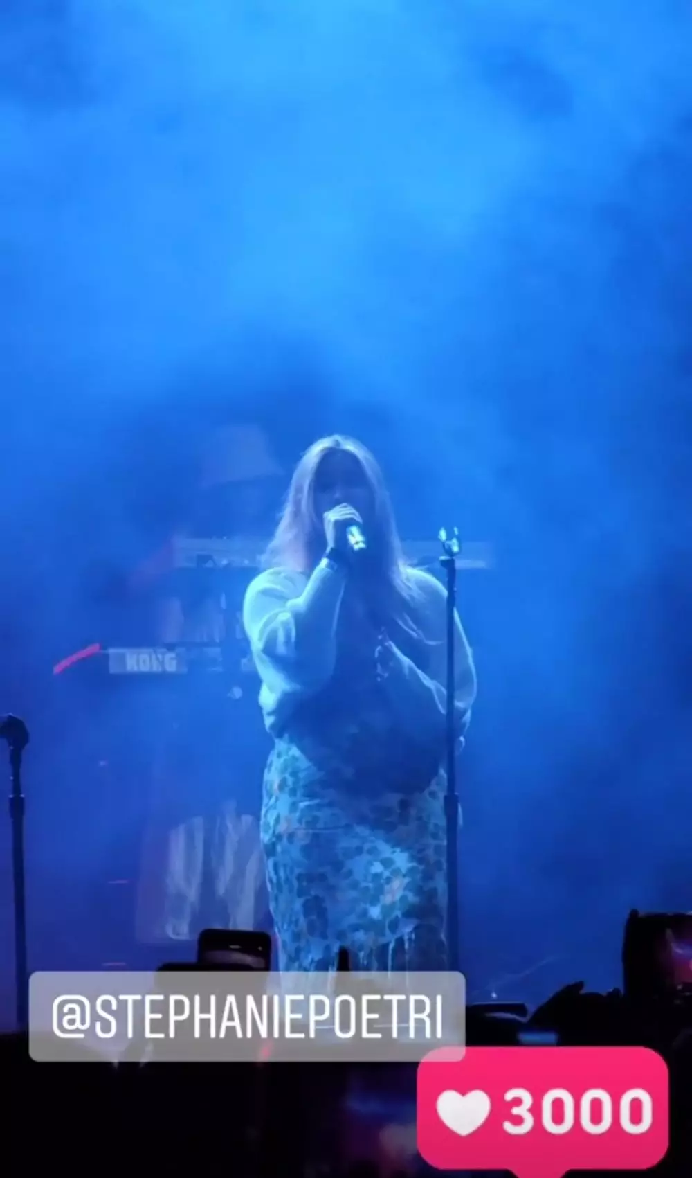 Stephanie Poetri tampil di konser HITC Instagram