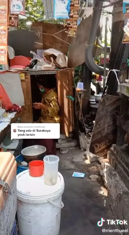 nenek penjual minuman di Surabaya tinggal di lemari © 2021 TikTok