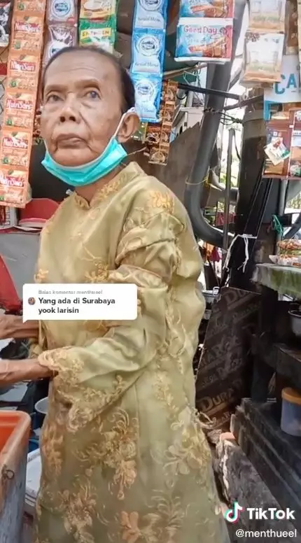nenek penjual minuman di Surabaya tinggal di lemari © 2021 TikTok