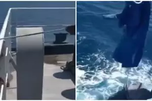 Pilih nyuci baju di laut, alasan pria ini bikin tepuk jidat