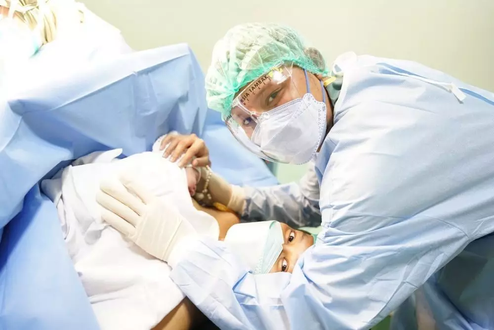 momen bahagia pasangan seleb dikaruniai anak pertama © instagram