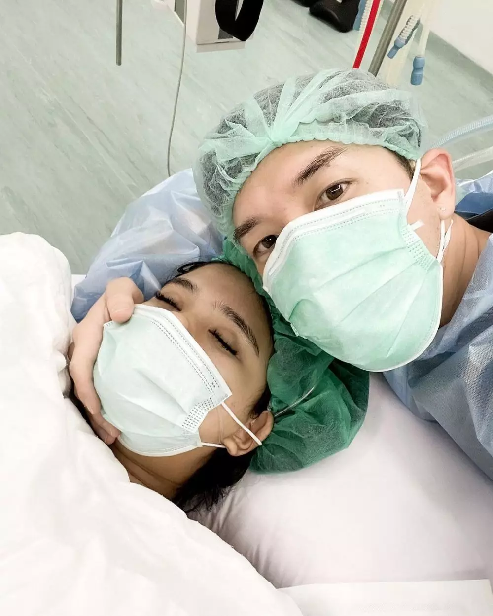 momen bahagia pasangan seleb dikaruniai anak pertama © instagram