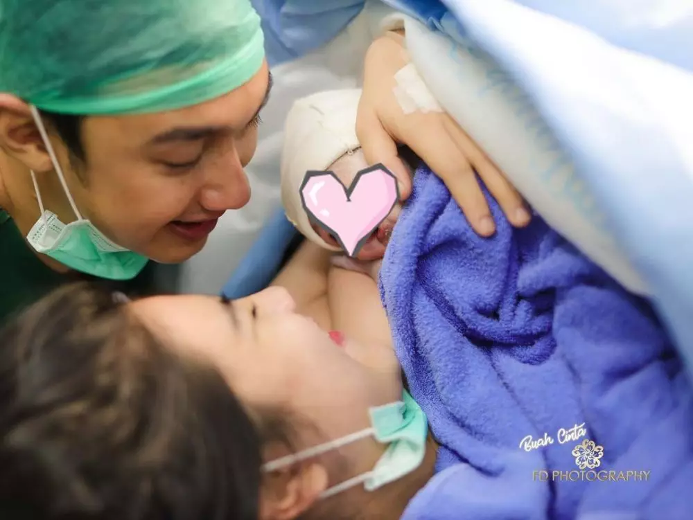 momen bahagia pasangan seleb dikaruniai anak pertama © instagram