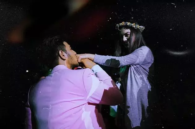 cara seleb lamar kekasih ini unik © berbagai sumber