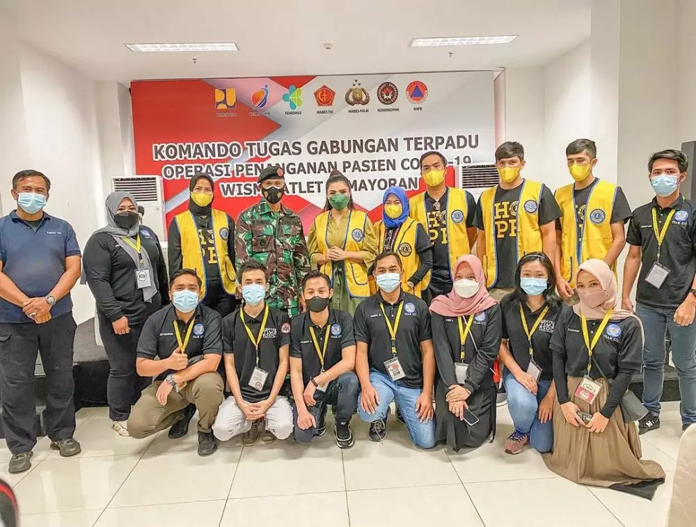 Ashanty kunjungi veteran di hari pahlawan © 2021 brilio.net