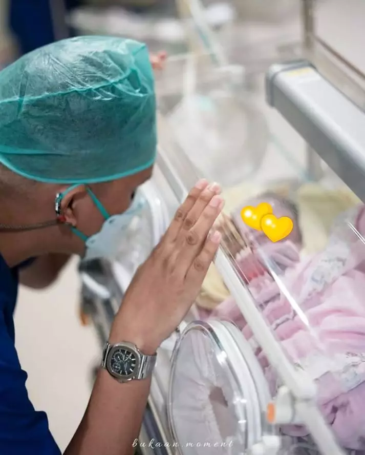 istri arief muhammad melahirkan © instagram