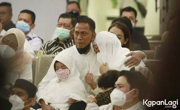 Momen pengajian Vanessa dan Bibi © Kapanlagi.com Momen pengajian Vanessa dan Bibi © Kapanlagi.com