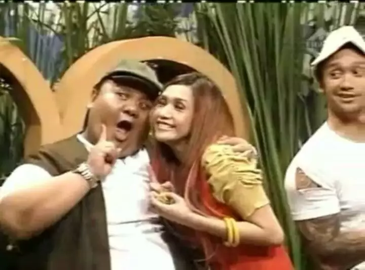 potret lawas rony dozer di extravaganza © berbagai sumber potret lawas rony dozer di extravaganza © berbagai sumber