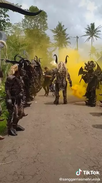 momen pernikahan dengan arak-arakan © 2021 TikTok momen pernikahan dengan arak-arakan © 2021 TikTok