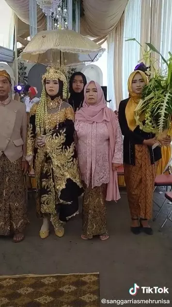 momen pernikahan dengan arak-arakan © 2021 TikTok momen pernikahan dengan arak-arakan © 2021 TikTok