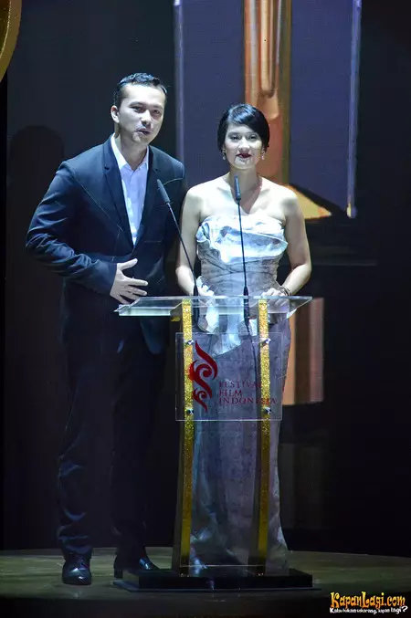 gaya dian sastro hadir di ajang ffi © berbagai sumber