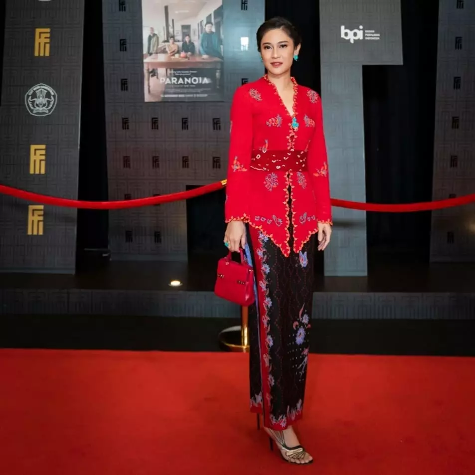 gaya dian sastro hadir di ajang ffi © berbagai sumber