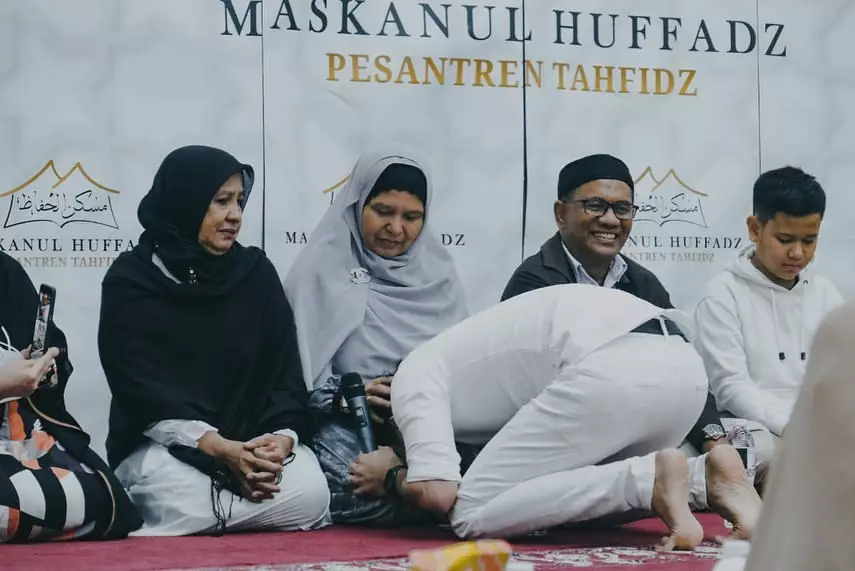 potret pengajian ria ricis bareng para santri © berbagai sumber