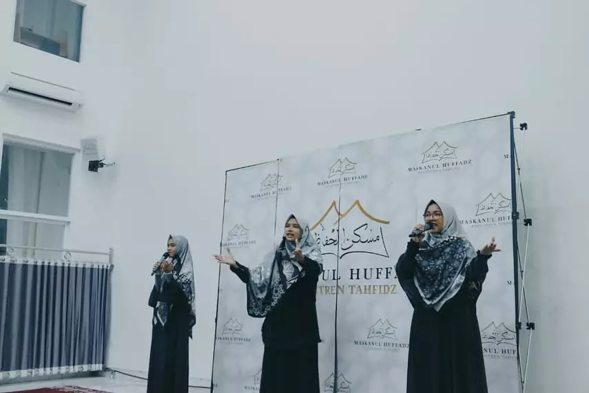 potret pengajian ria ricis bareng para santri © berbagai sumber