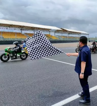 Jokowi balapan di Mandalika © berbagai sumber Jokowi balapan di Mandalika © berbagai sumber