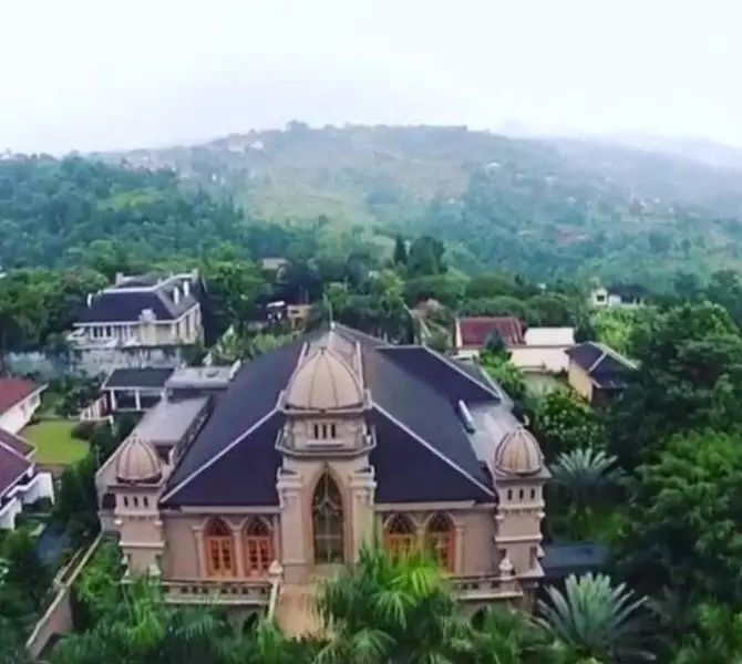 Rumah seleb di Bandung YouTube/Instagram/Kapanlagi.com