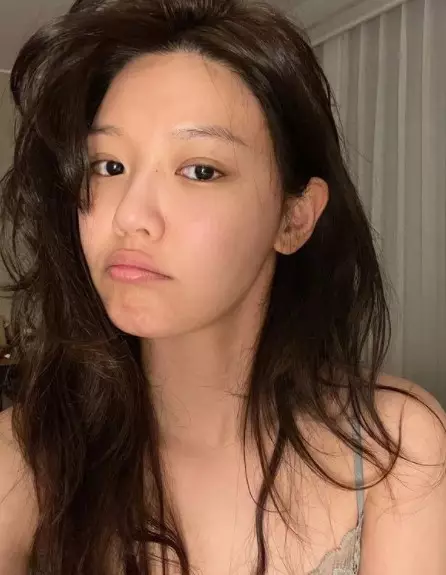 Foto selfie aktris Korea tanpa makeup © Instagram Foto selfie aktris Korea tanpa makeup © Instagram