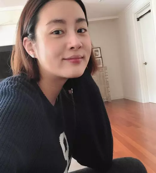 Foto selfie aktris Korea tanpa makeup © Instagram Foto selfie aktris Korea tanpa makeup © Instagram