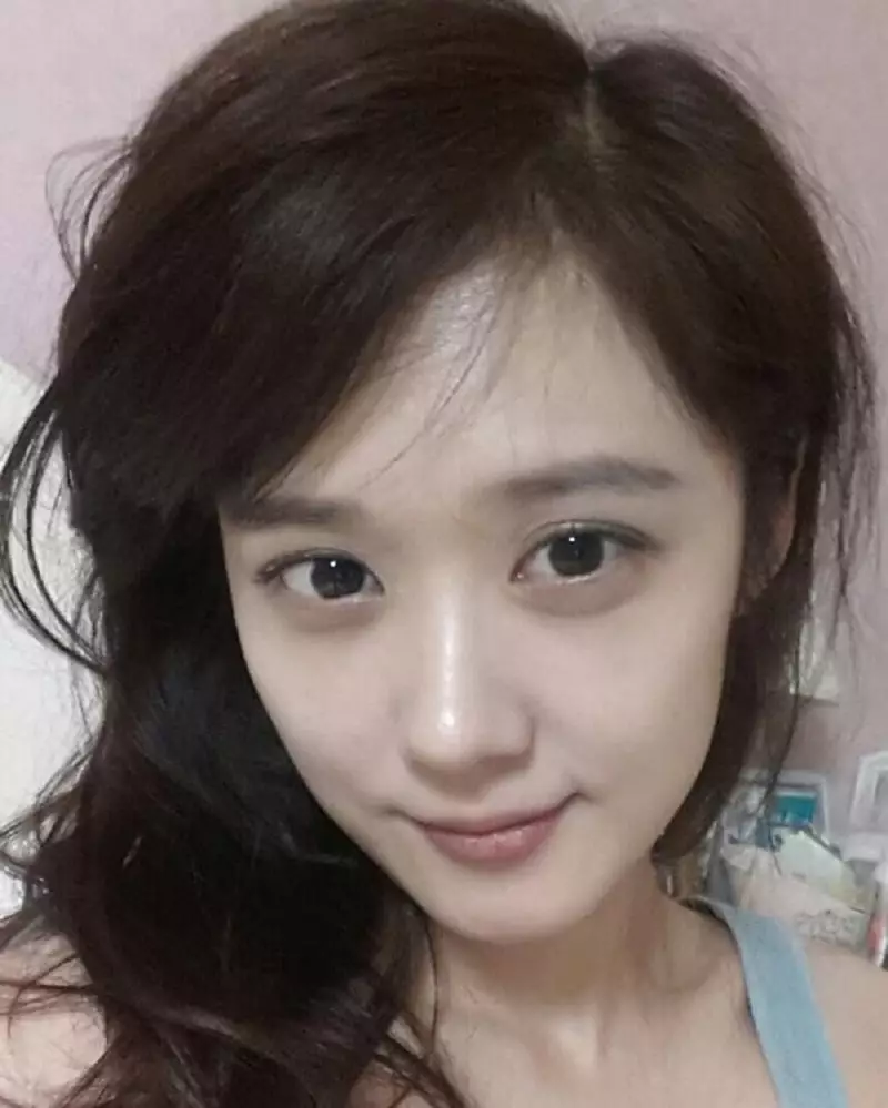 Foto selfie aktris Korea tanpa makeup © Instagram Foto selfie aktris Korea tanpa makeup © Instagram