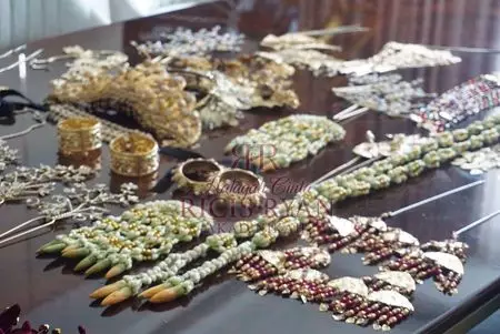  Detail gaun akad nikah Ria Ricis dan Teuku Ryan Berbagai sumber 