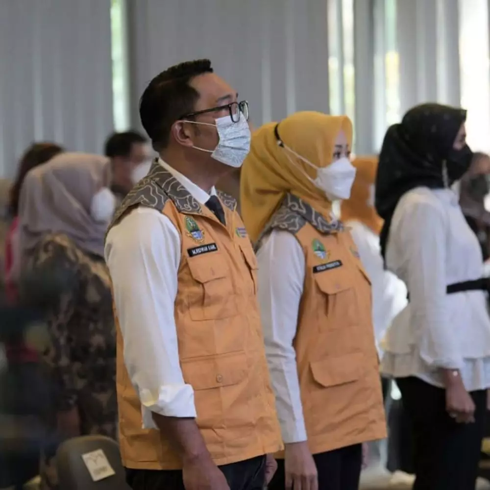 Ridwan Kamil jadi saksi nikah Ria Ricis © Instagram Ridwan Kamil jadi saksi nikah Ria Ricis © Instagram