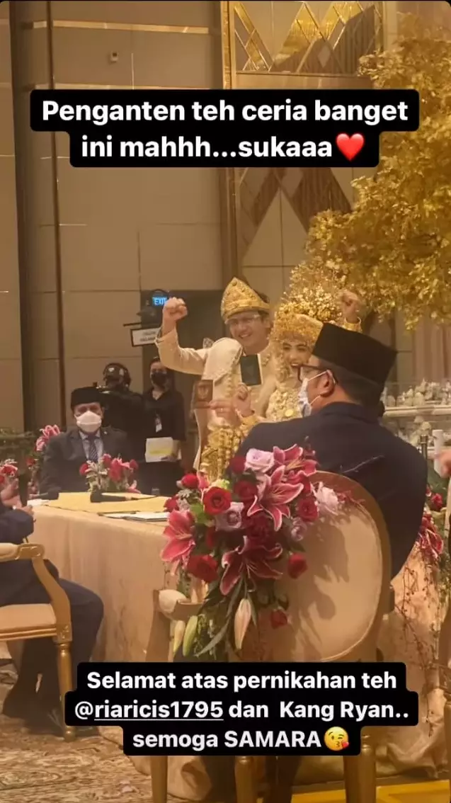 Ridwan Kamil jadi saksi nikah Ria Ricis © Instagram Ridwan Kamil jadi saksi nikah Ria Ricis © Instagram