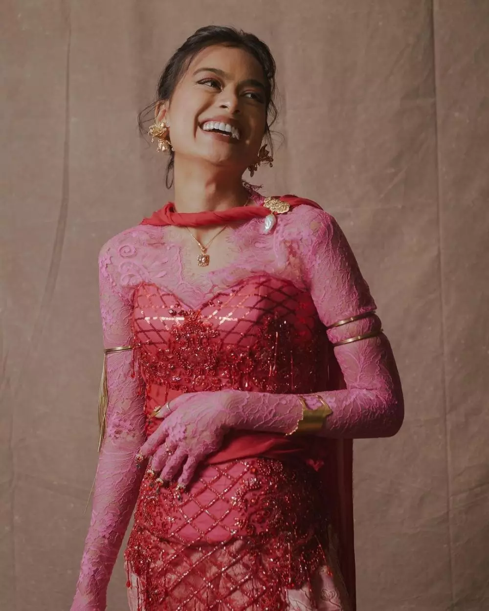 Potret Eva Celia saat manggung di FFI © 2021 brilio.net