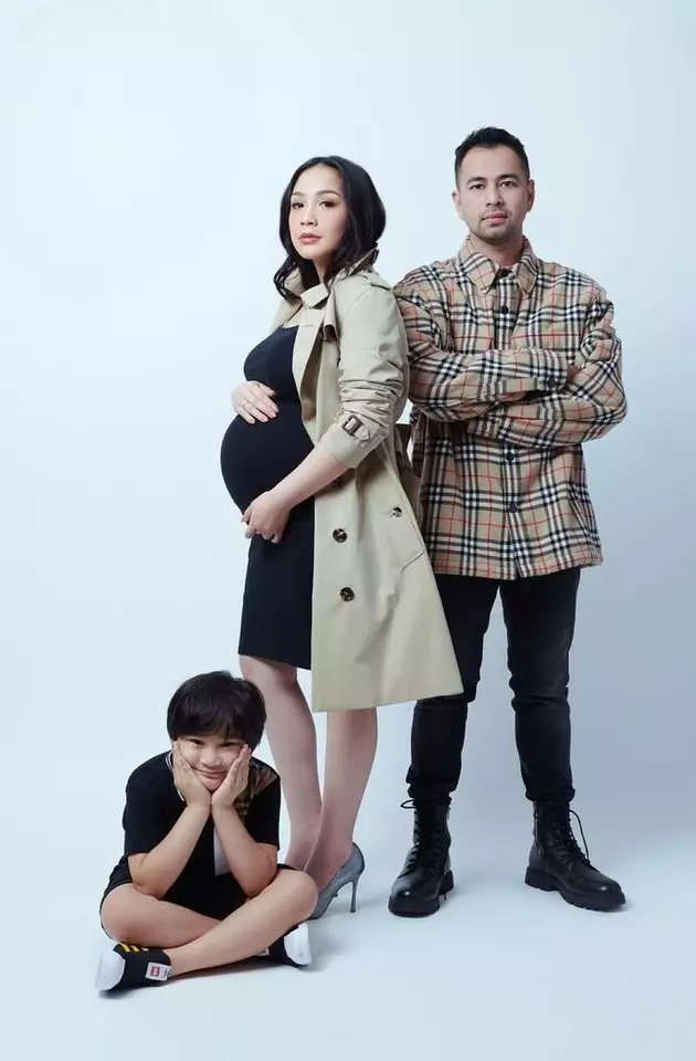 gaya maternity shoot seleb hamil anak kedua © Instagram