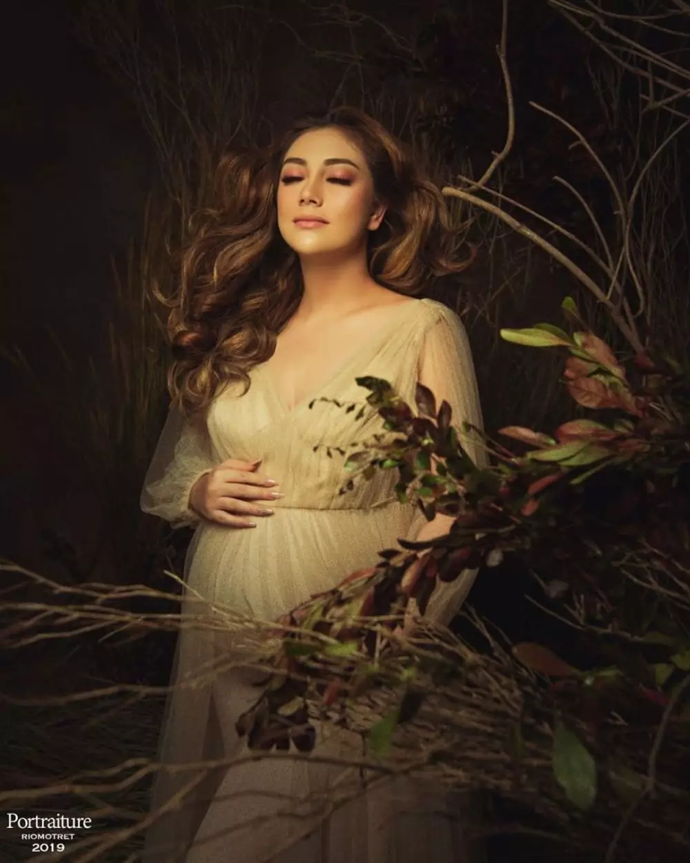gaya maternity shoot seleb hamil anak kedua © Instagram