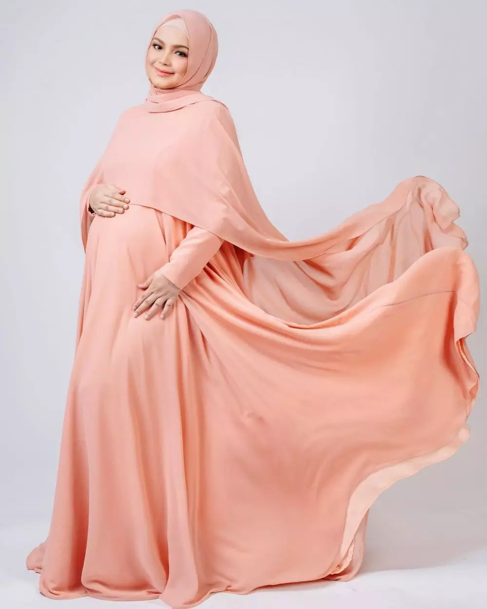 gaya maternity shoot seleb hamil anak kedua © Instagram