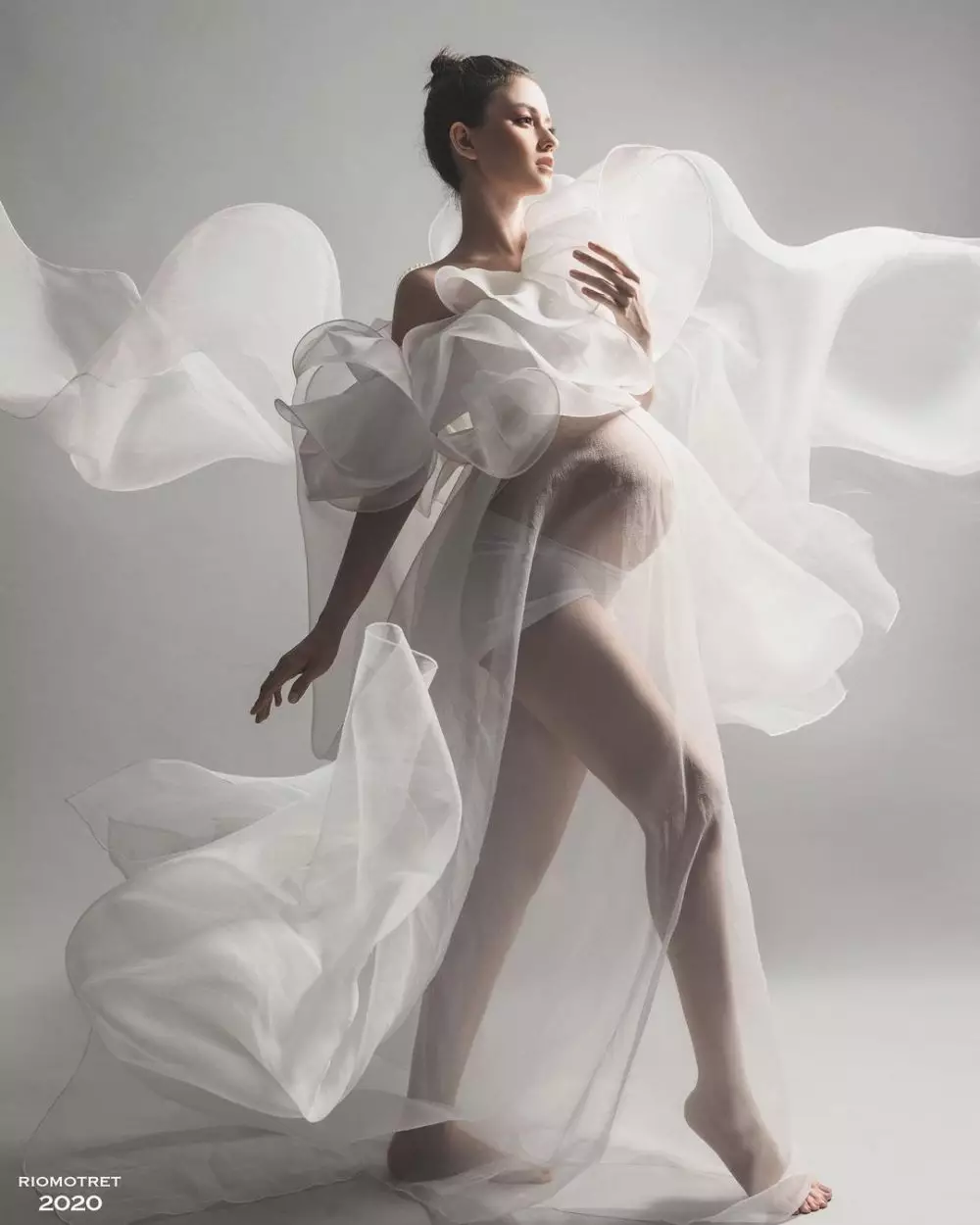 gaya maternity shoot seleb hamil anak kedua © Instagram