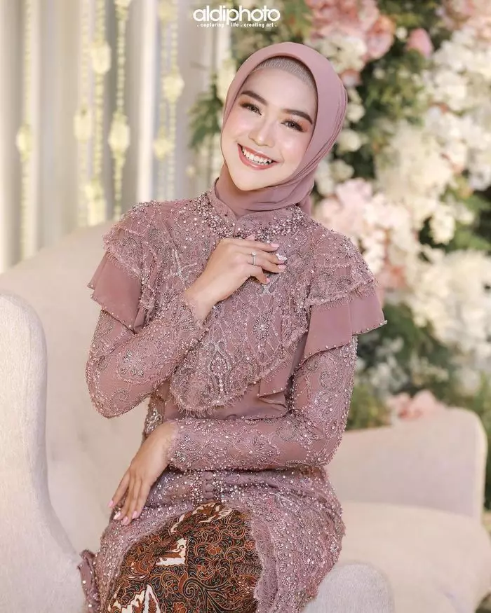 gaya Ria Ricis dari lamaran hingga nikah © Instagram gaya Ria Ricis dari lamaran hingga nikah © Instagram