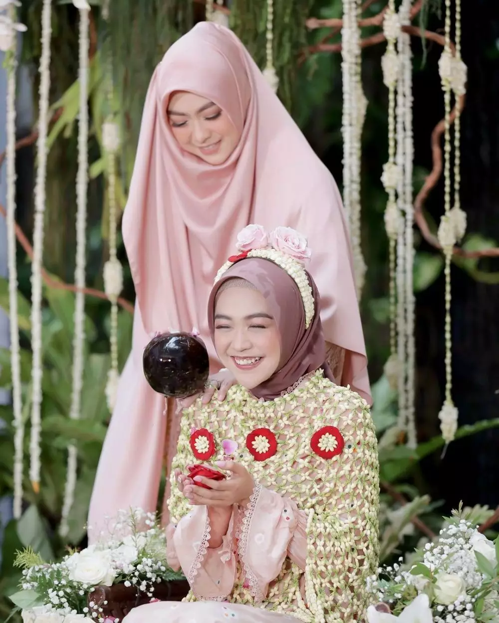 gaya Ria Ricis dari lamaran hingga nikah © Instagram gaya Ria Ricis dari lamaran hingga nikah © Instagram