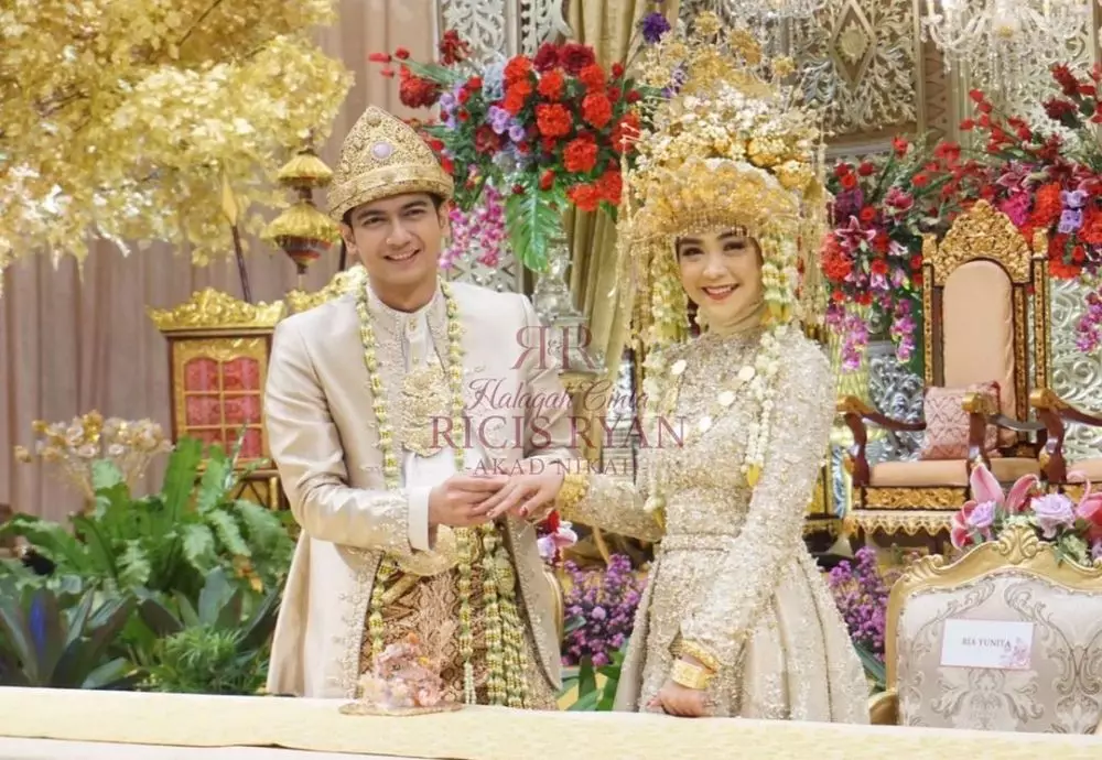gaya Ria Ricis dari lamaran hingga nikah © Instagram gaya Ria Ricis dari lamaran hingga nikah © Instagram