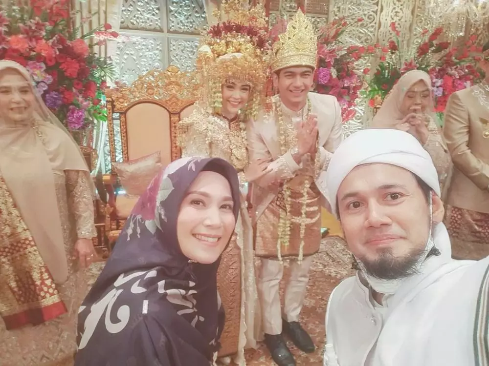 gaya seleb hadiri pernikahan ria ricis © berbagai sumber