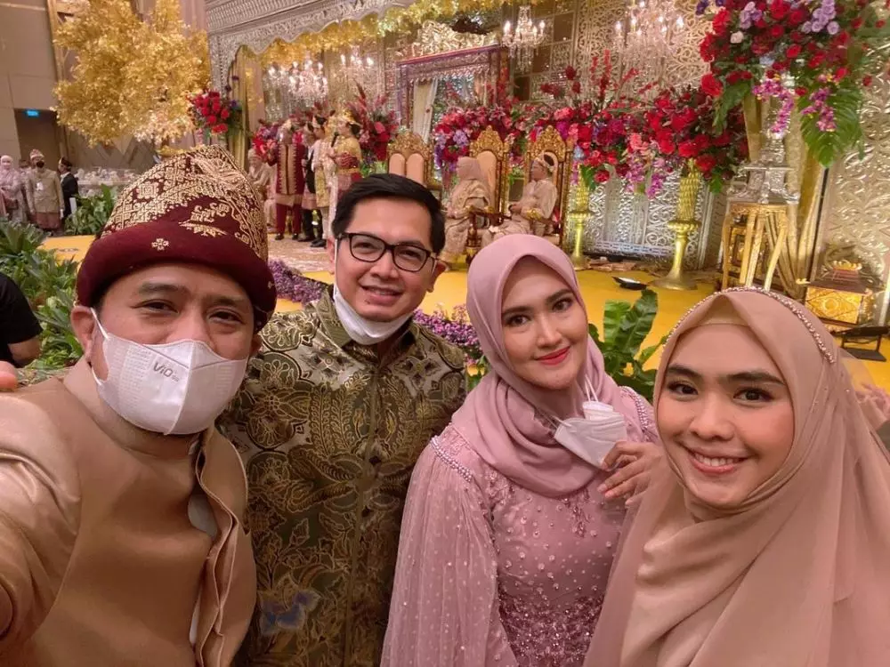 gaya seleb hadiri pernikahan ria ricis © berbagai sumber