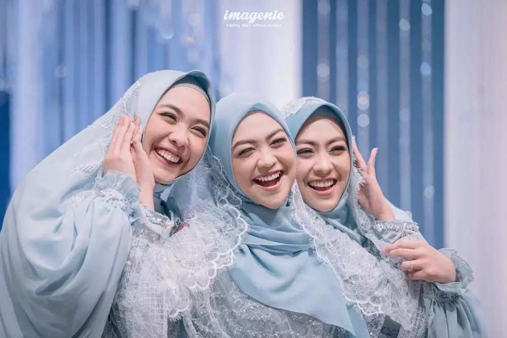 Gaya Oki Setiana Dewi di acara Ricis © 2021 brilio.net Gaya Oki Setiana Dewi di acara Ricis © 2021 brilio.net