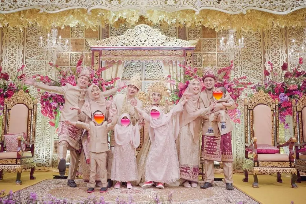 Gaya Oki Setiana Dewi di acara Ricis © 2021 brilio.net Gaya Oki Setiana Dewi di acara Ricis © 2021 brilio.net