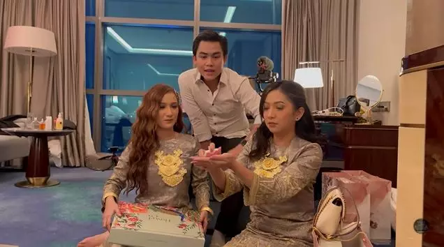 suvenir pernikahan Ria Ricis © 2021 brilio.net