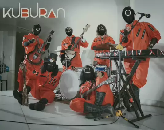 kostum nyentrik kuburan band © 2021 brilio.net kostum nyentrik kuburan band © 2021 brilio.net