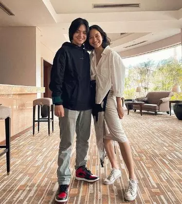 Potret kedekatan Angga Yunanda & Putri Marino © Instagram/@anggayunandareal16 dan Instagram/@putrimarino
