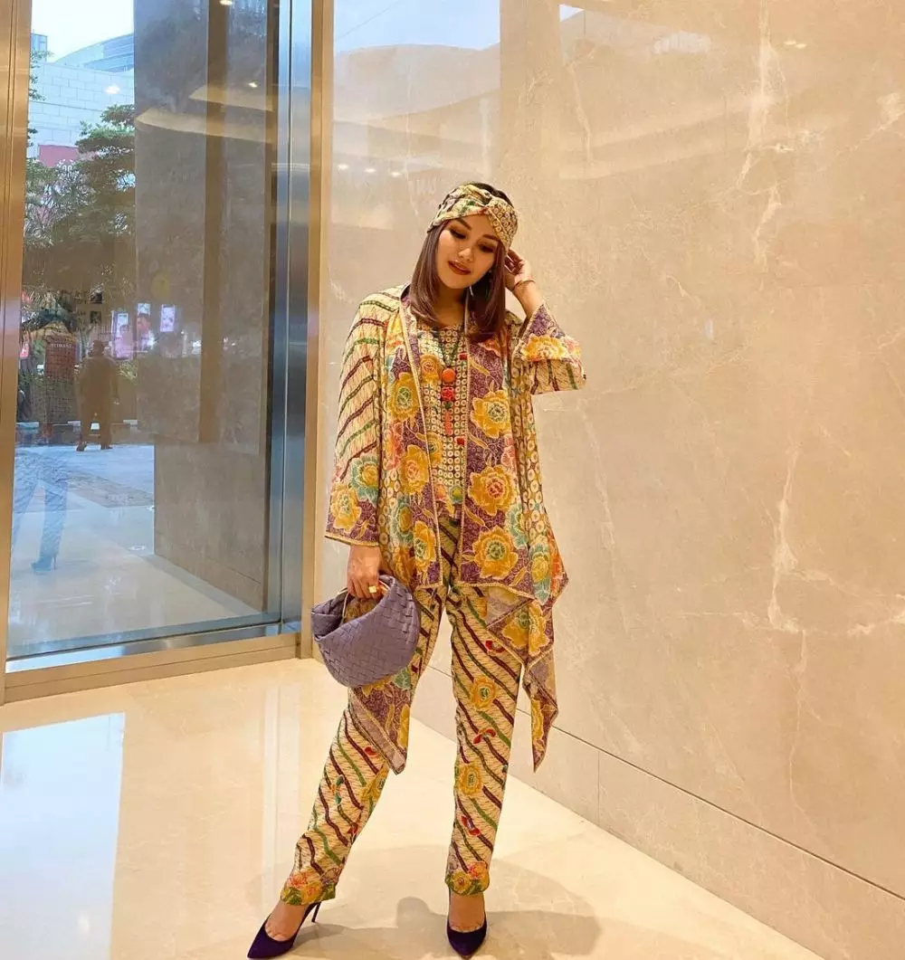 Detail penampilan Ayu Ting Ting hadiri pernikahan Ria Ricis Instagram