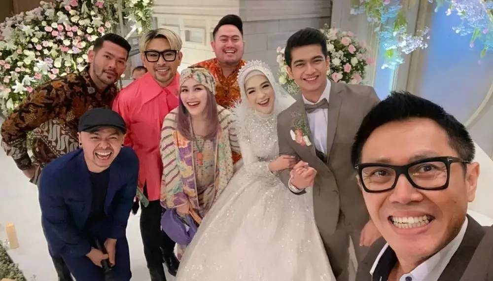 Detail penampilan Ayu Ting Ting hadiri pernikahan Ria Ricis Instagram