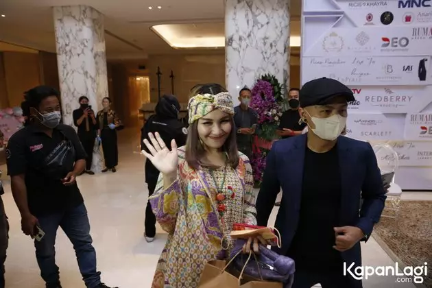 Detail penampilan Ayu Ting Ting hadiri pernikahan Ria Ricis Instagram