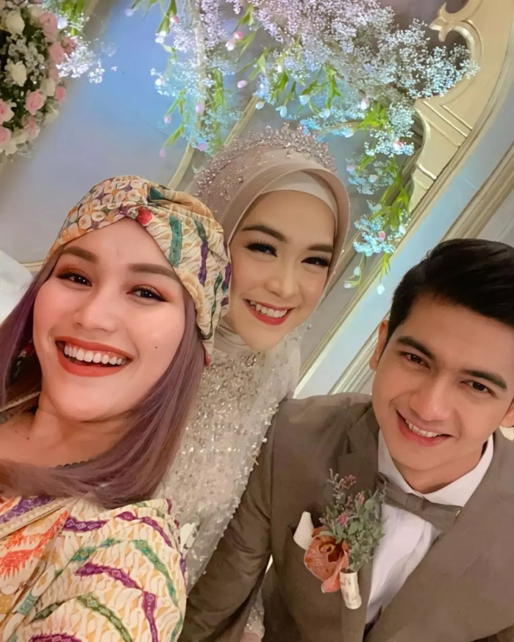 Detail penampilan Ayu Ting Ting hadiri pernikahan Ria Ricis Instagram