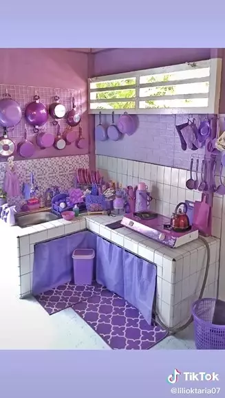 penampakan dapur serba ungu © 2021 TikTok