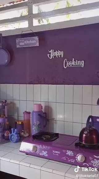 penampakan dapur serba ungu © 2021 TikTok
