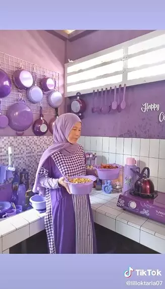 penampakan dapur serba ungu © 2021 TikTok